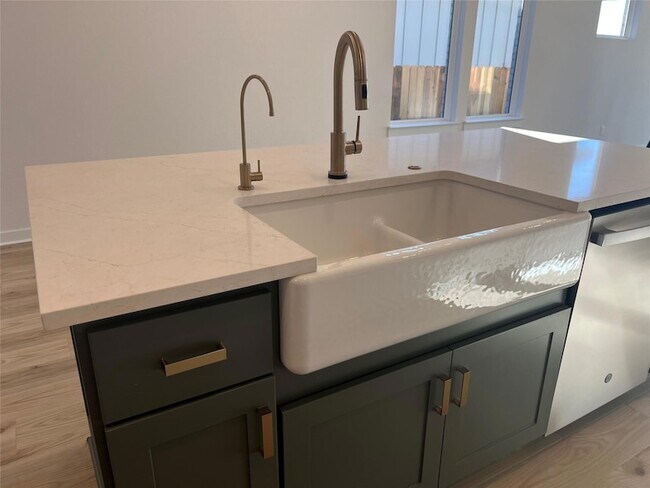 Foto del edificio - 401 Darley Oak Dr