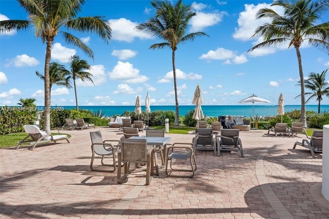 Foto del edificio - 18201 Collins Ave
