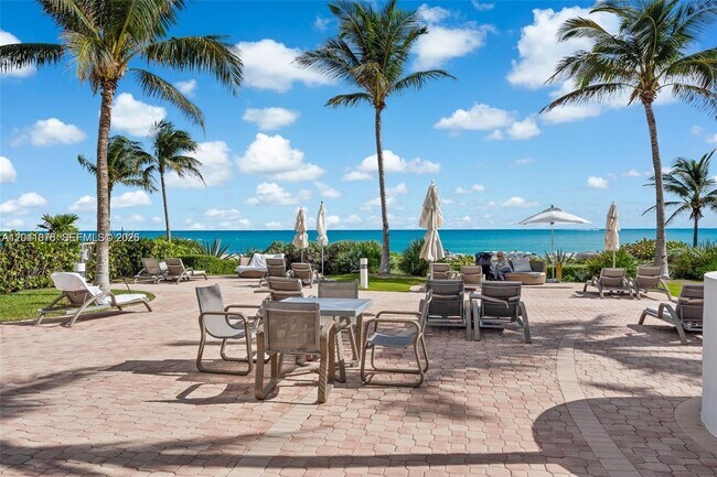 Building Photo - 18201 Collins Ave