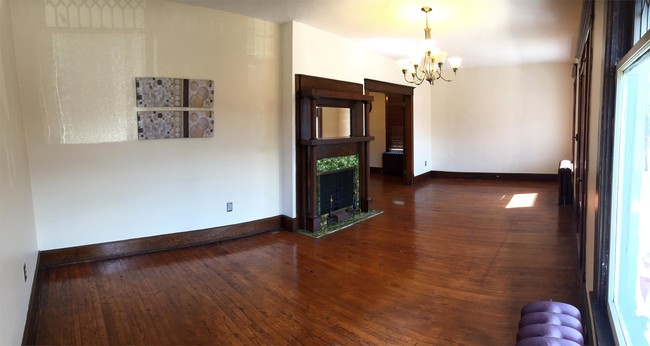 Building Photo - 728 Bedford St