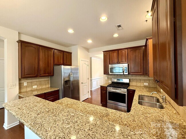 Foto del edificio - 1304 Ridgehaven Rd