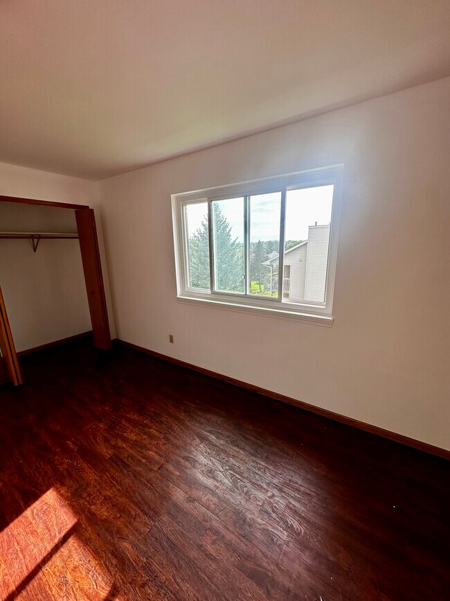 Building Photo - 1115 N Windsor Ave