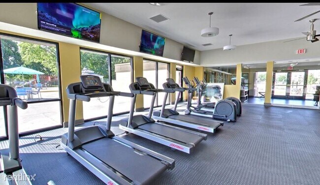 Foto del edificio - 400 W Rand Rd