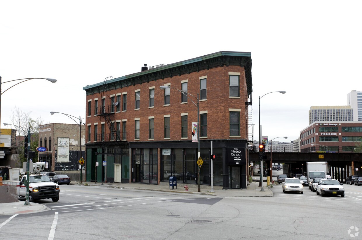 Primary Photo - 401-409 N Milwaukee Ave