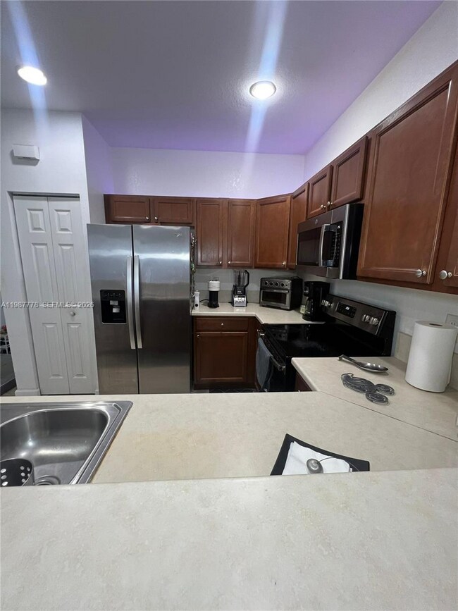 Foto del edificio - 8925 W 35th Ct