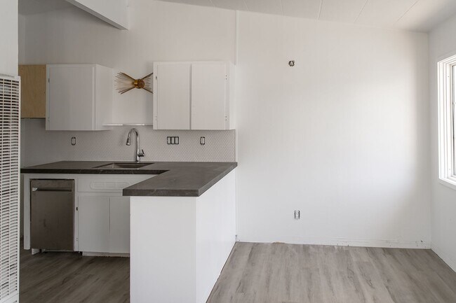 Foto del edificio - Charming Sunny Pacific Grove Duplex - Available Early July