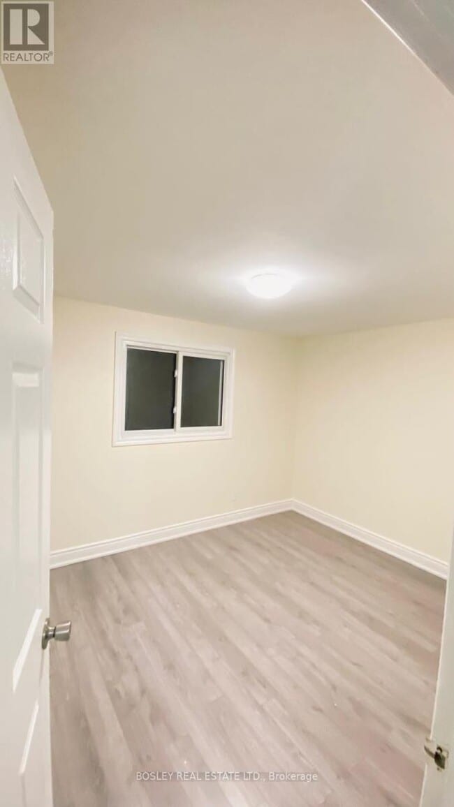 Building Photo - 508 Pinetree Crescent