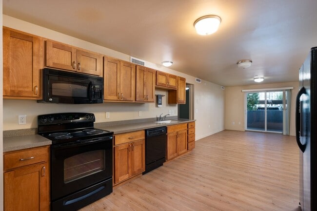 Building Photo - 228 S Cottonwood, Unit #110