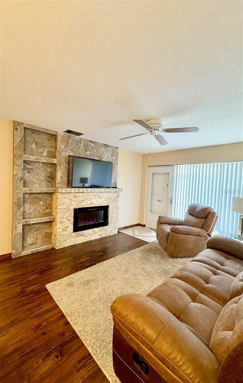 Building Photo - 4355 Tahitian Gardens Cir