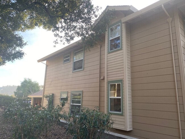 Foto del edificio - Spacious Ground-Floor 3BD/2BA Condo in Prime Scotts Valley Location