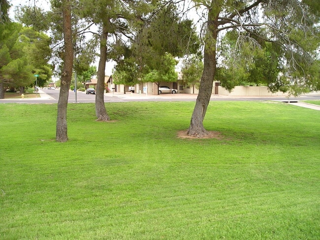 Building Photo - 2521 W Kilarea Ave