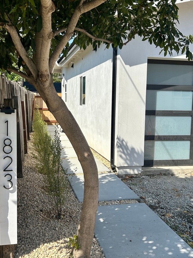 Building Photo - 1821 Sola Ct