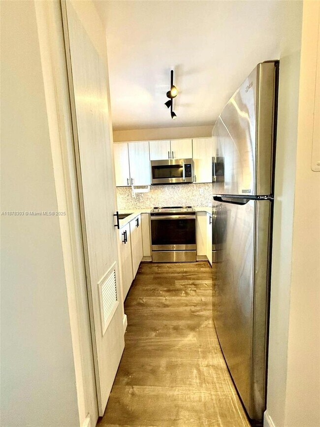 Foto del edificio - 1700 NW N River Dr