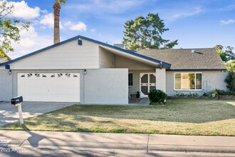 Building Photo - 2707 E Louise Dr
