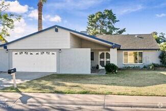 Building Photo - 2707 E Louise Dr