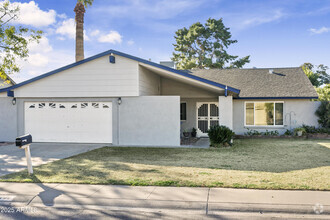 Building Photo - 2707 E Louise Dr