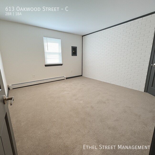 Foto del edificio - 613 Oakwood St
