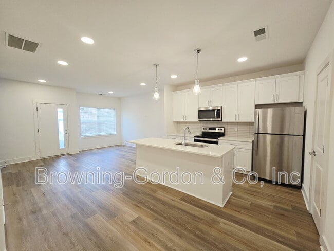 Building Photo - 700 N Dupont Ave