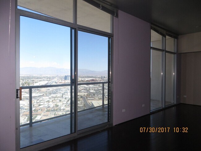 Foto del edificio - ALLURE CONDO- 37th Floor- VIEWS!!!!