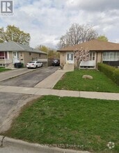 Building Photo - 31 Aloma Crescent