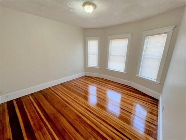 Building Photo - 109 Capen St