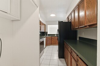 Building Photo - 11000 Kinghurst Dr