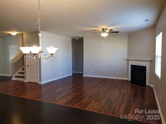 Foto del edificio - 1004 Sunflower Ln