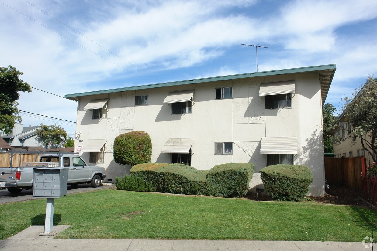 Building Photo - 502 S Willard Ave