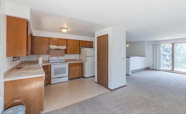 Building Photo - Three bedroom two bath home in a quiet nei...