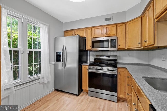 Building Photo - 501A Harwood Ct