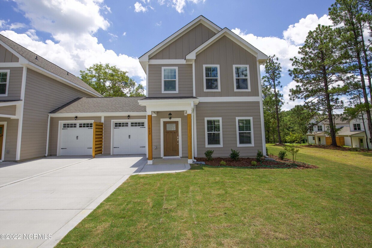Foto principal - 1023 Juniper Lake Rd