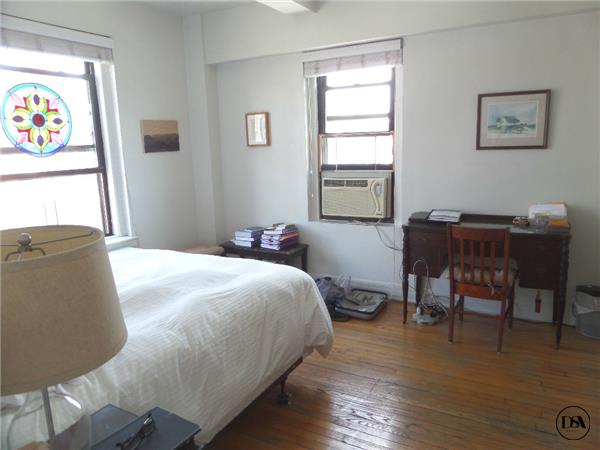 Building Photo - 215 W 83rd St