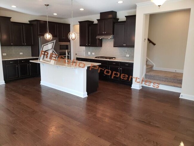 Building Photo - Great 3 Bedroom 2 Car-Garage End Unit Town...