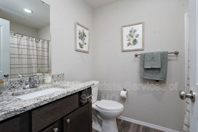 Foto del edificio - 220 W Canterbury Ln