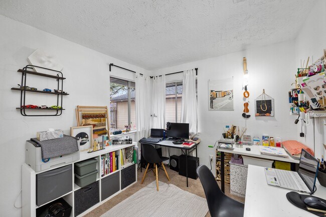 Foto del edificio - 9306 Crescent Moon Dr