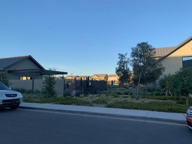 Building Photo - 1134 S Tumbleweed Ln