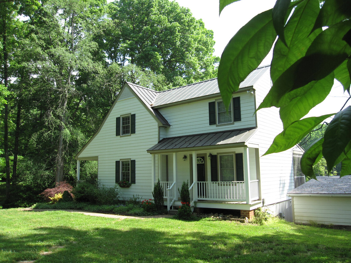 Cottage (Side Entrance) - 4661 Kimages Wharf Rd