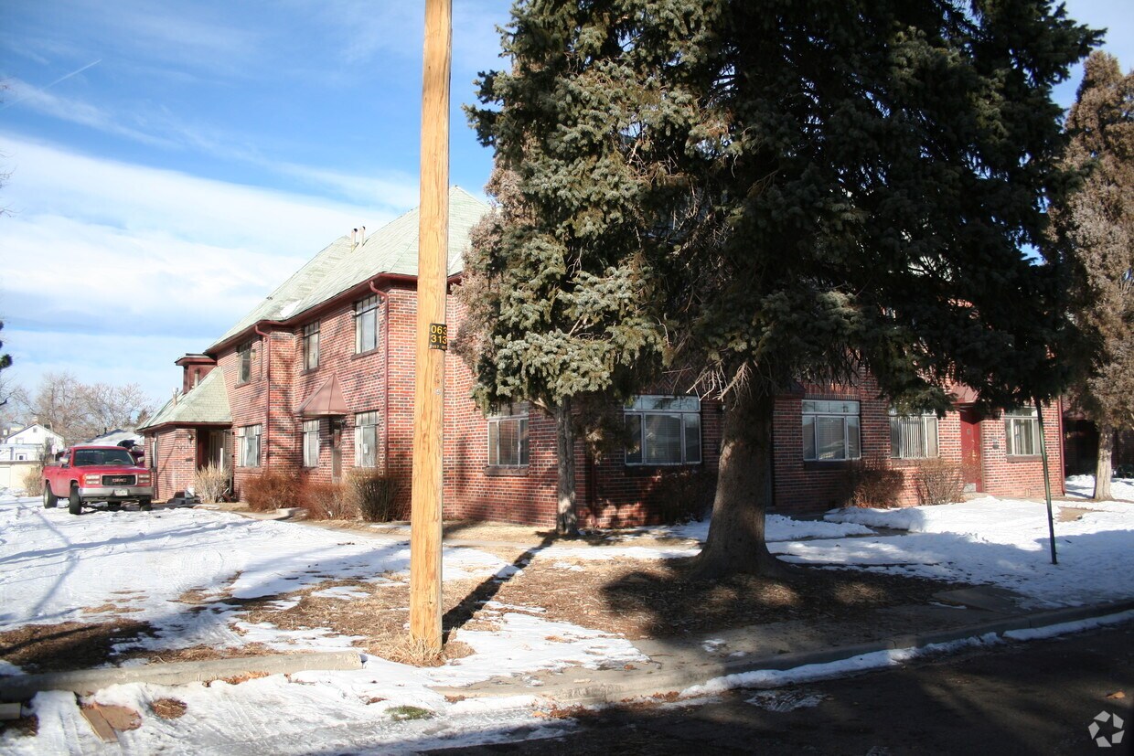 Foto del edificio - 3349 N Harrison St