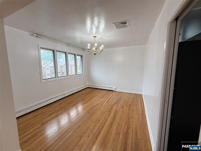 Foto del edificio - 495 Catherine St
