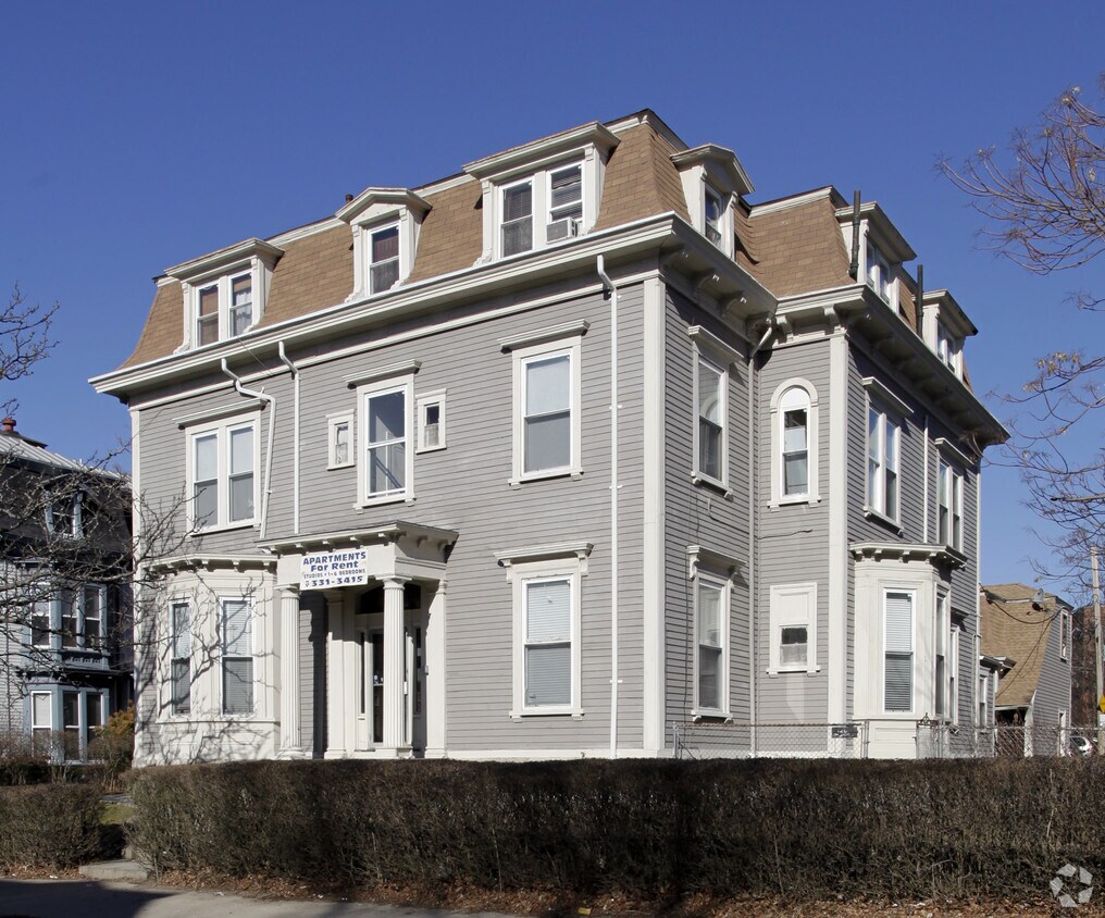 Primary Photo - 126 Waterman St