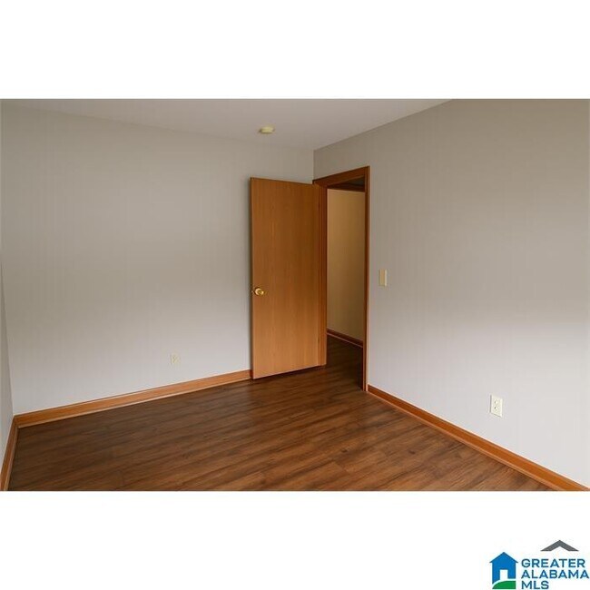 Foto del edificio - 611 Center Way S