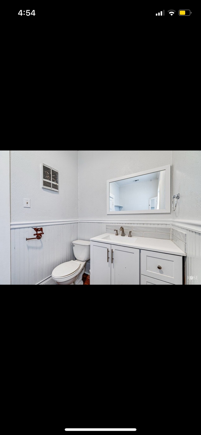 Front bathroom - 112 N Prospect Ave