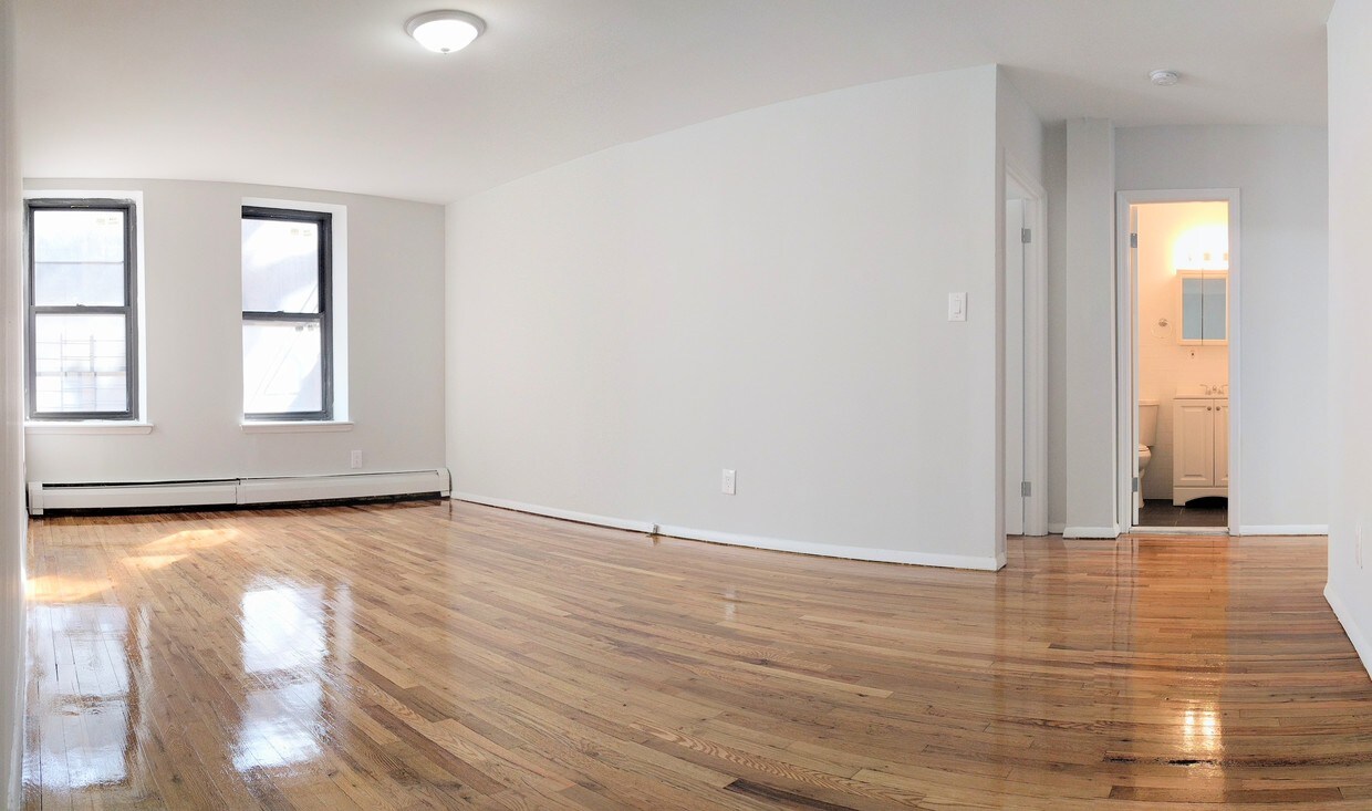 Primary Photo - 152 Parkside Ave