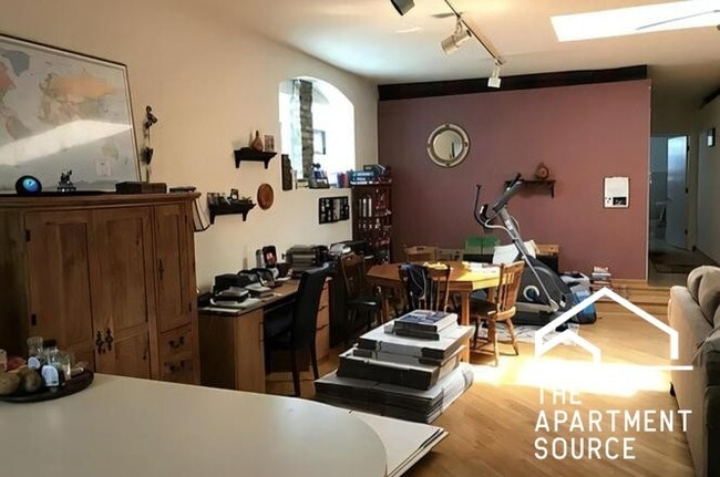 Building Photo - 1948 W Berteau Ave