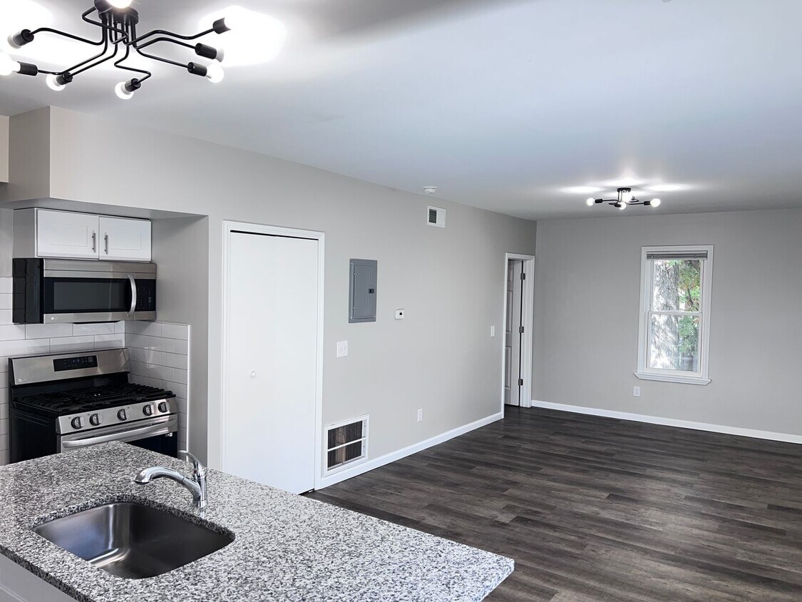 Foto principal - 5651 Plumer St