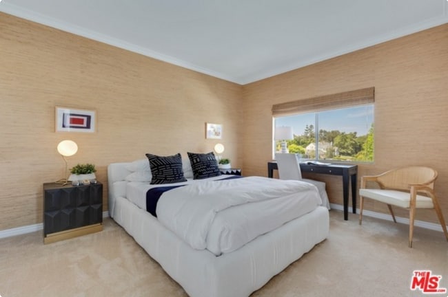 Second bedroom - 612 S Barrington Ave