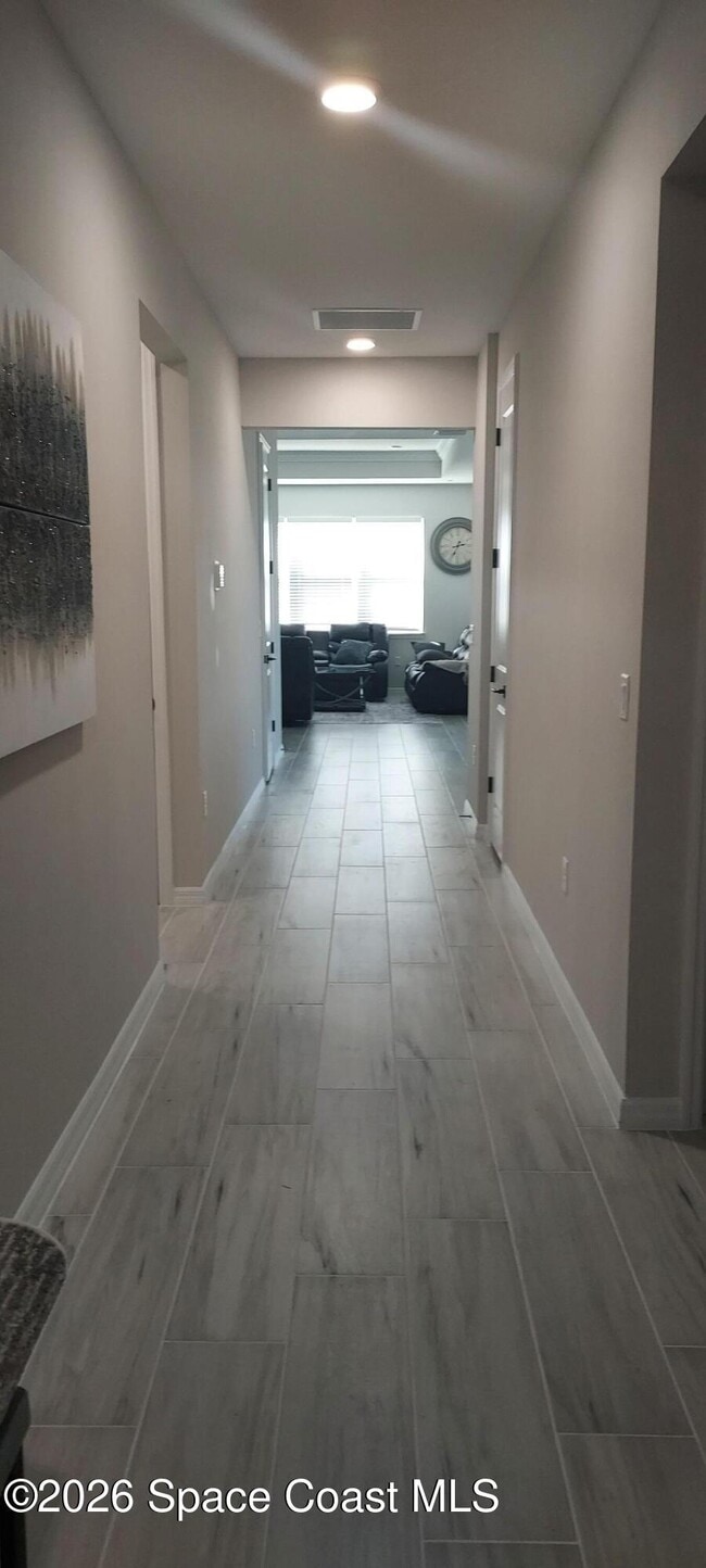 Foto del edificio - 5090 Daybreak Dr