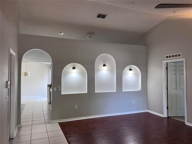 Building Photo - 319 Velveteen Pl