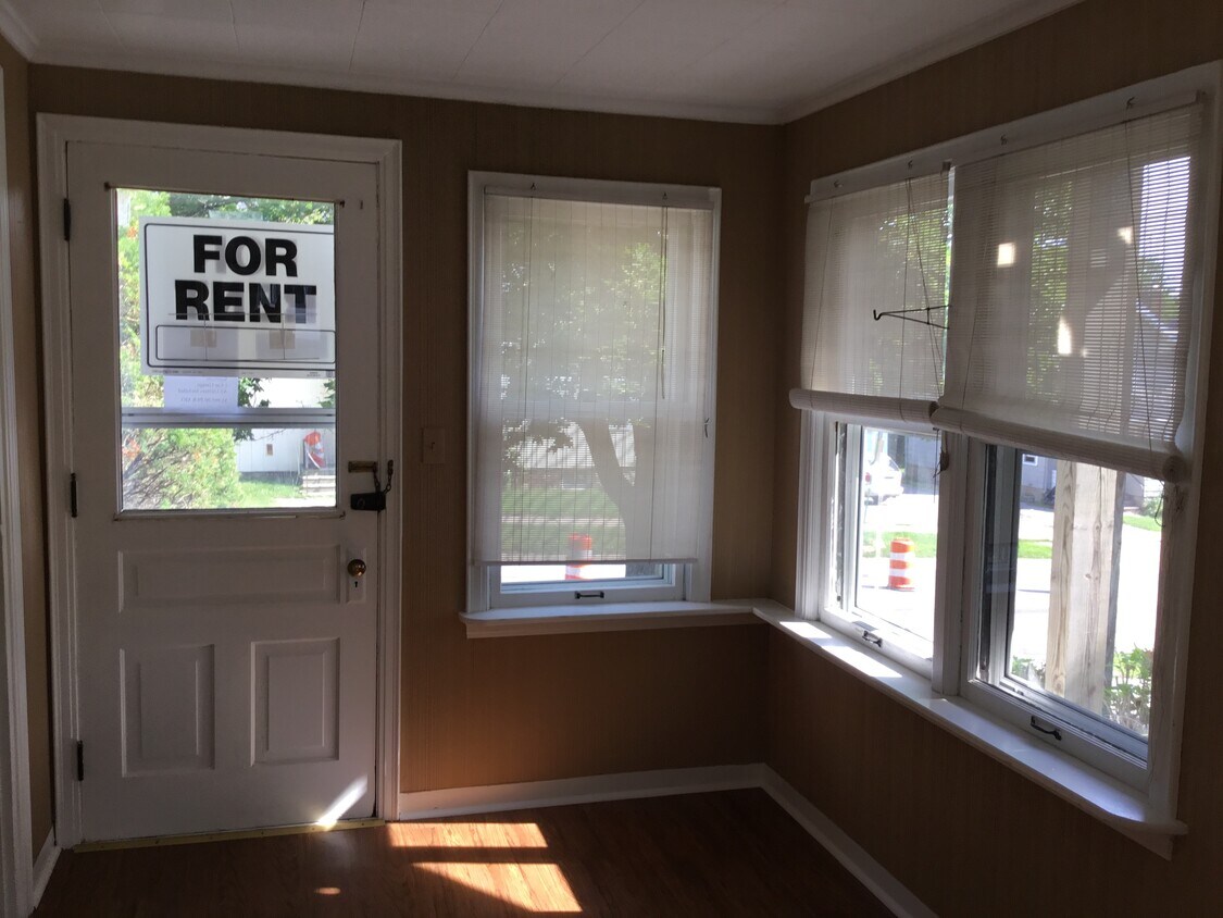 Foto del edificio - 801 S Main St - Free Parking Included!