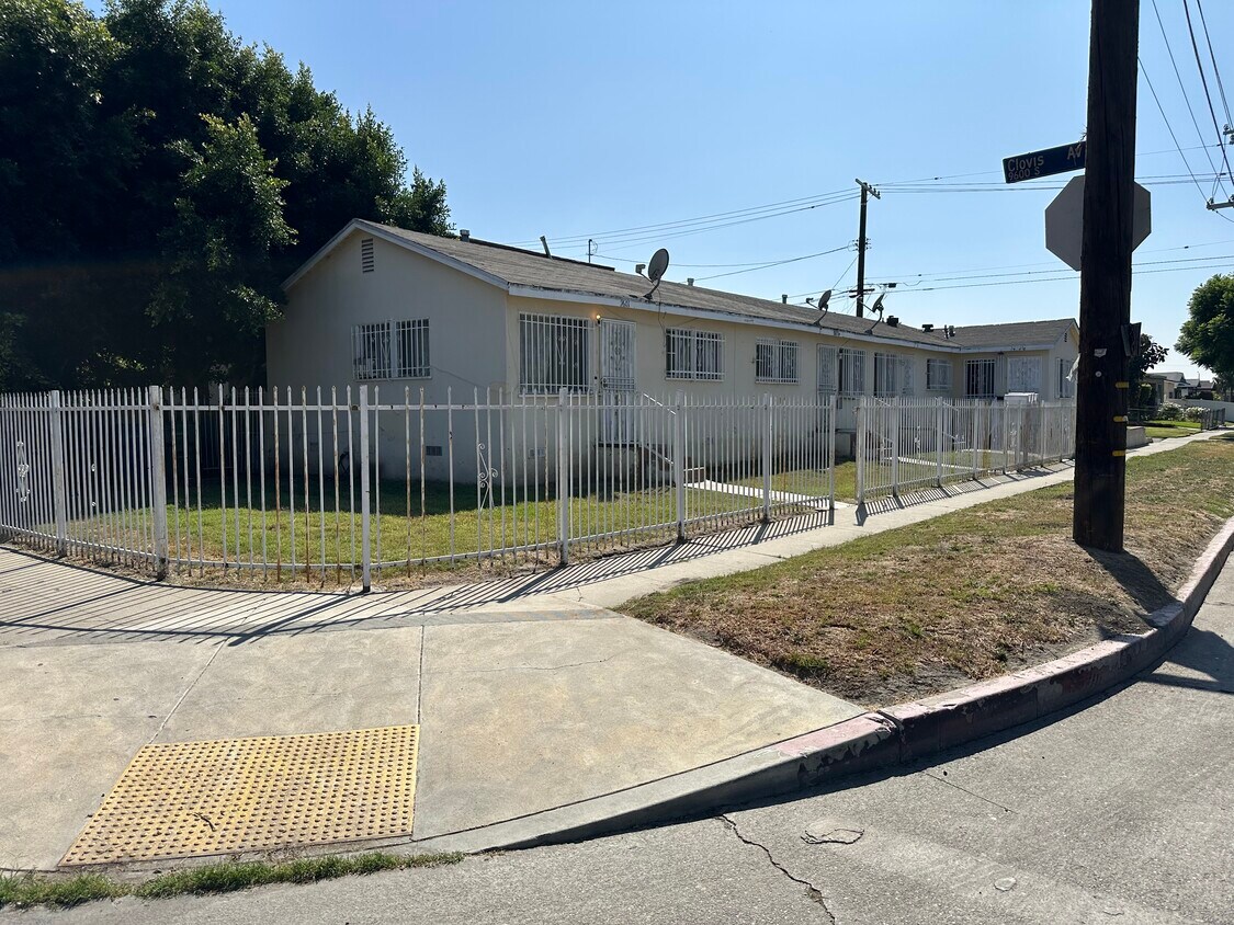 Primary Photo - 9601 1/2 Clovis Ave
